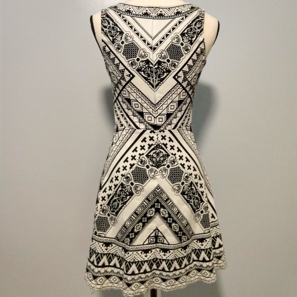 Flying Tomato Sleeveless Cotton Dress - Picture 4 of 8